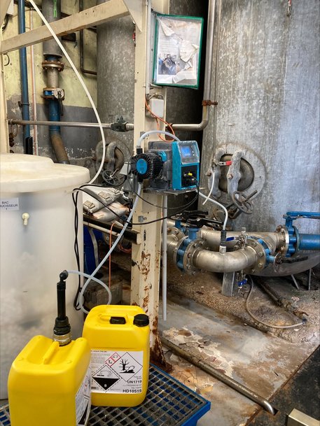 Une pompe QDOS CWT résout des problèmes de dosage de chlore dans une laiterie 